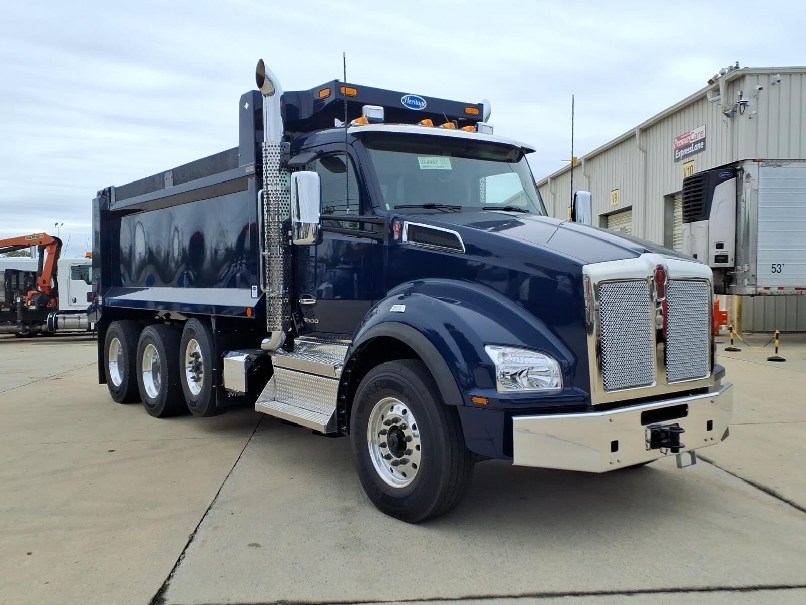 2027 KENWORTH T880 in Upper Marlboro, MD