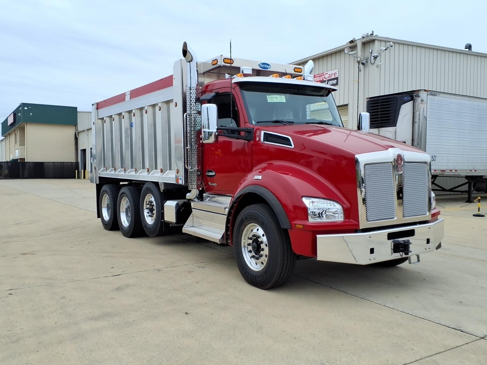2027 KENWORTH T880 in Upper Marlboro, MD