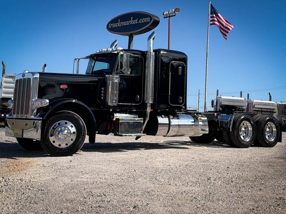2023 PETERBILT 389 in Olive Branch, MS