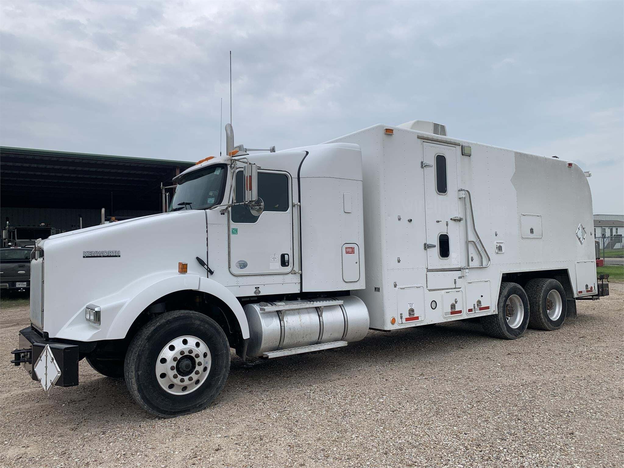 2015 KENWORTH T800 in Brookshire, TX