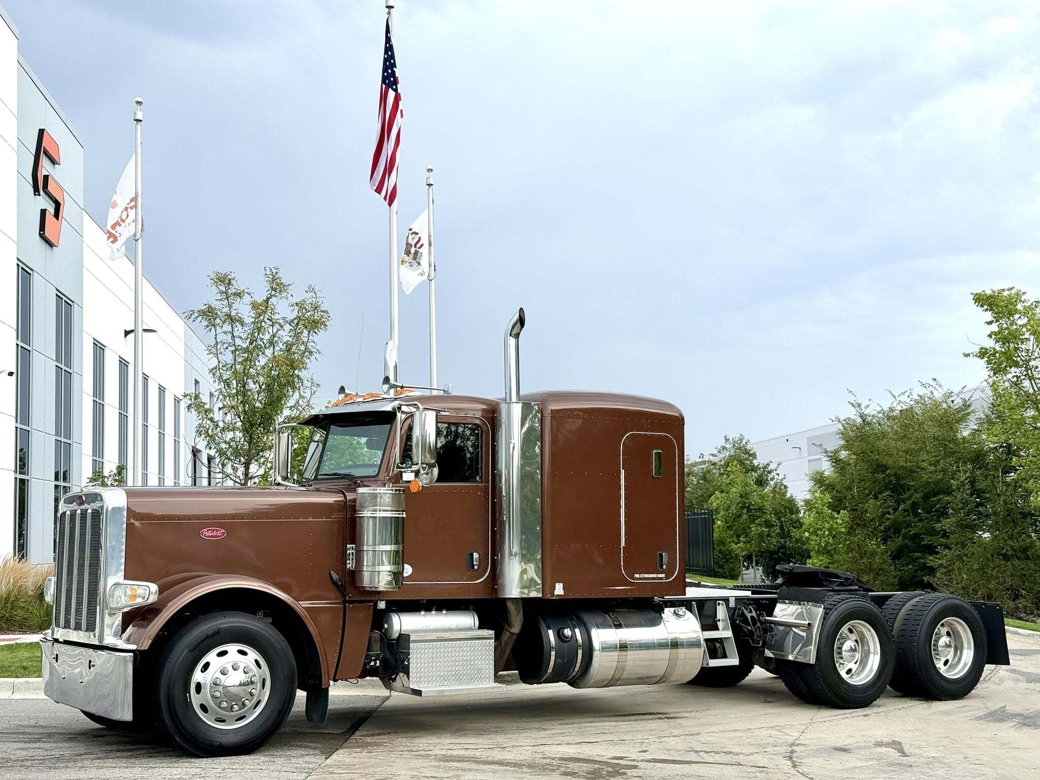 2018 PETERBILT 389 in New Lenox, IL