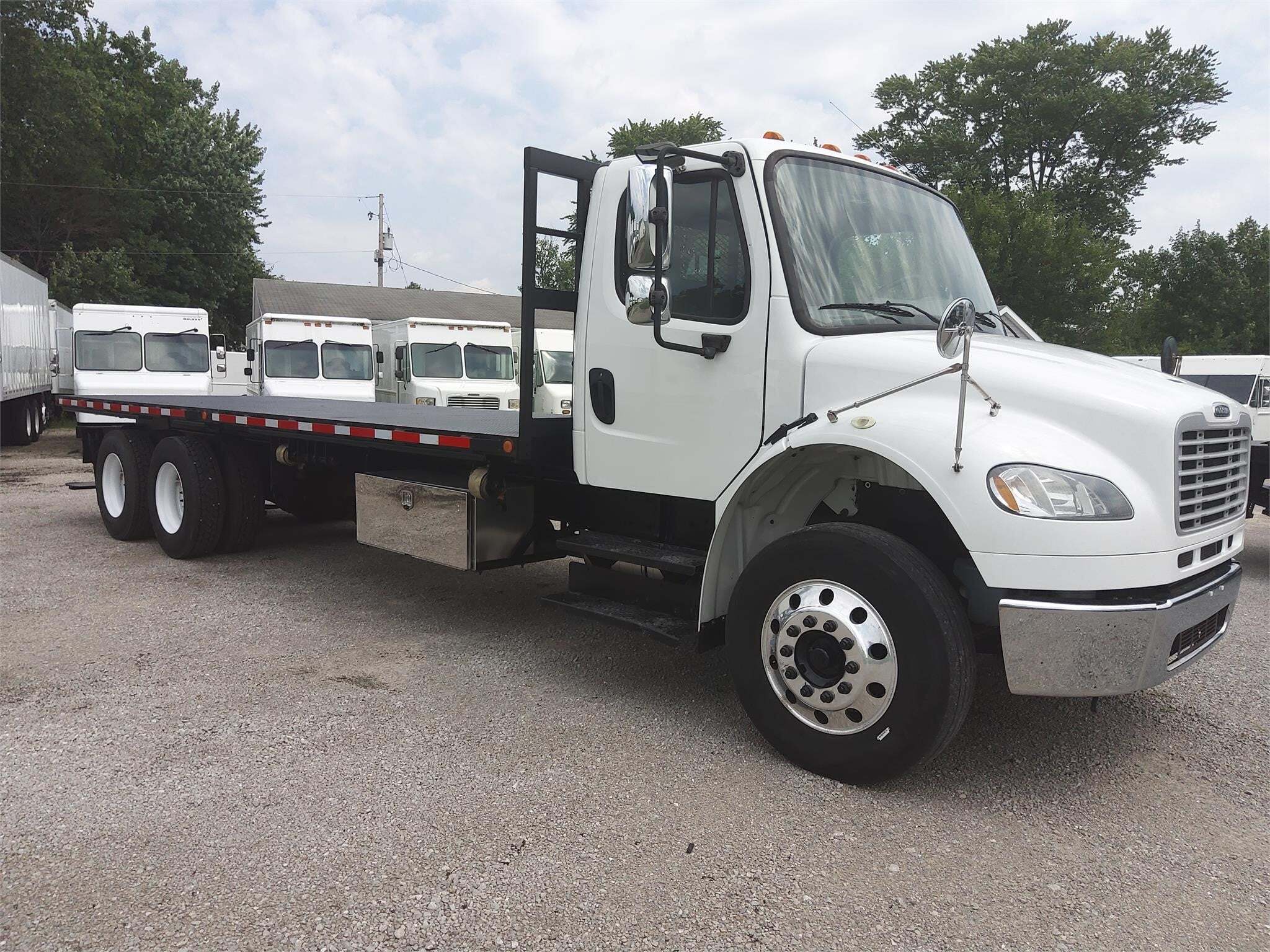 2015 FREIGHTLINER BUSINESS CLASS M2 106 in Fort Wayne, IN