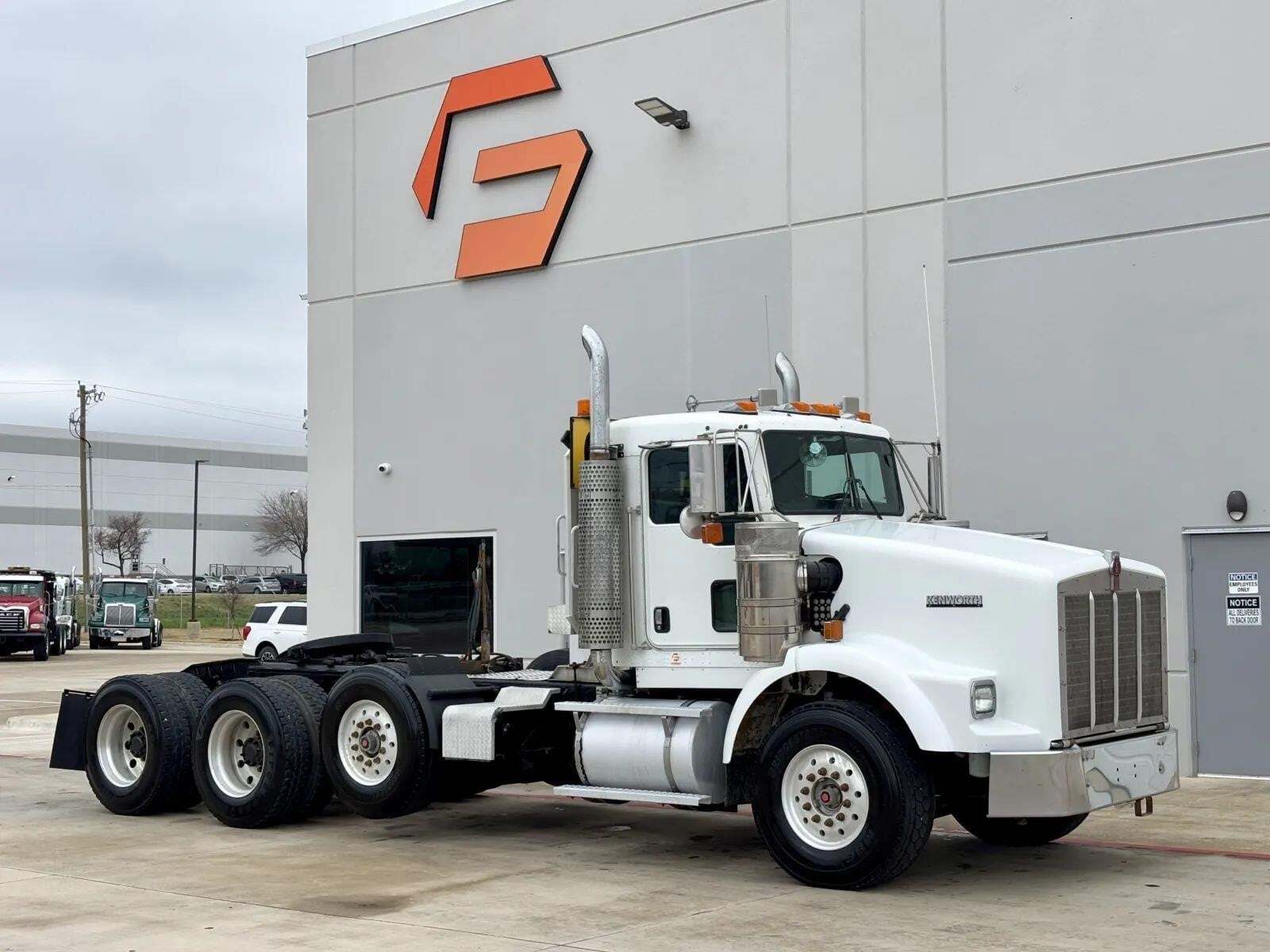 2005 KENWORTH T800 in Hutchins, TX