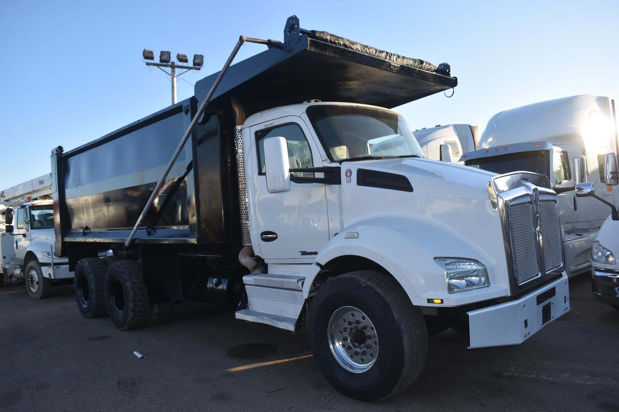 2018 KENWORTH T880 in Covington, TN