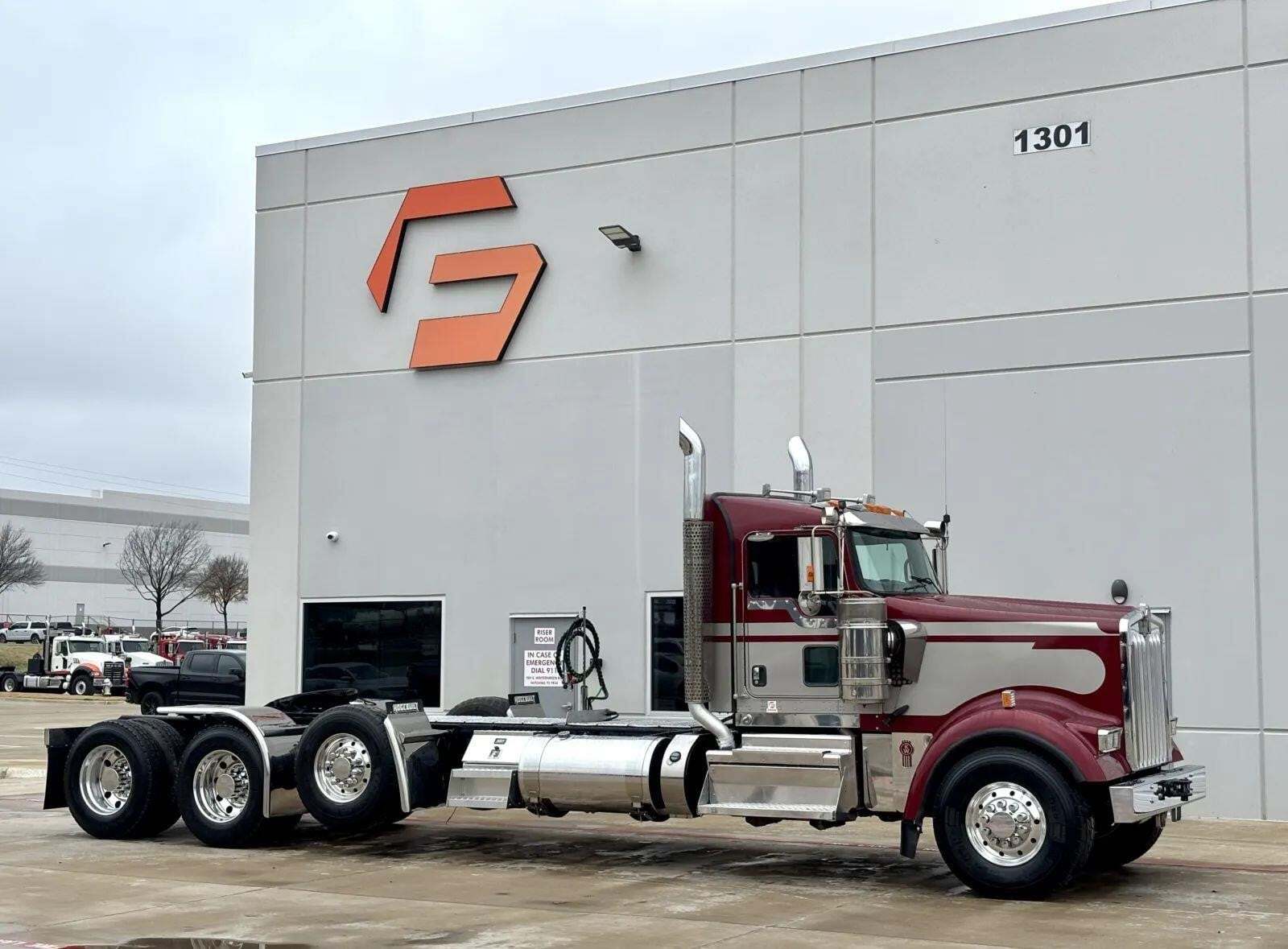 2018 KENWORTH W900 in Hutchins, TX