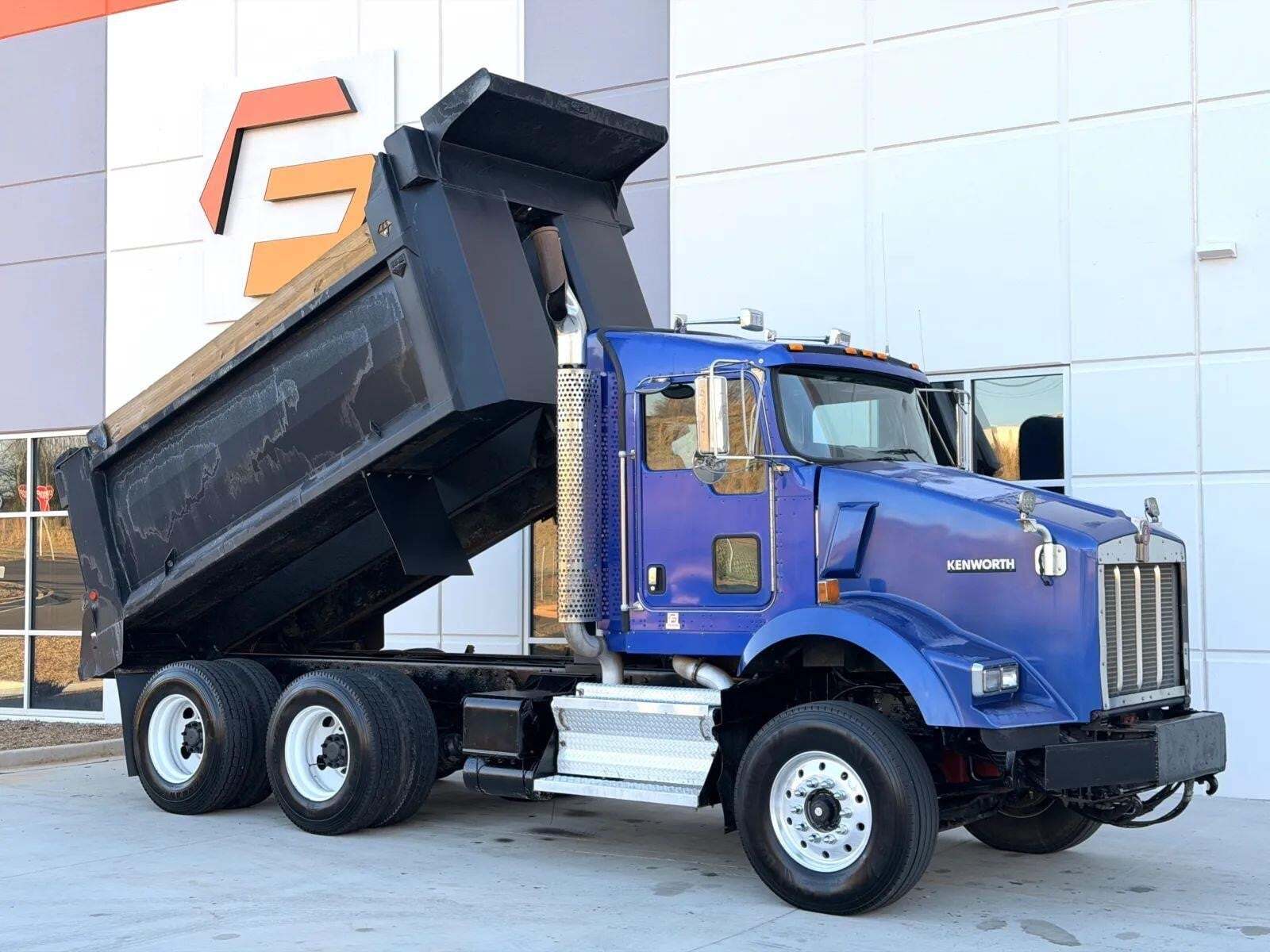 2011 KENWORTH T800 in Greer, SC