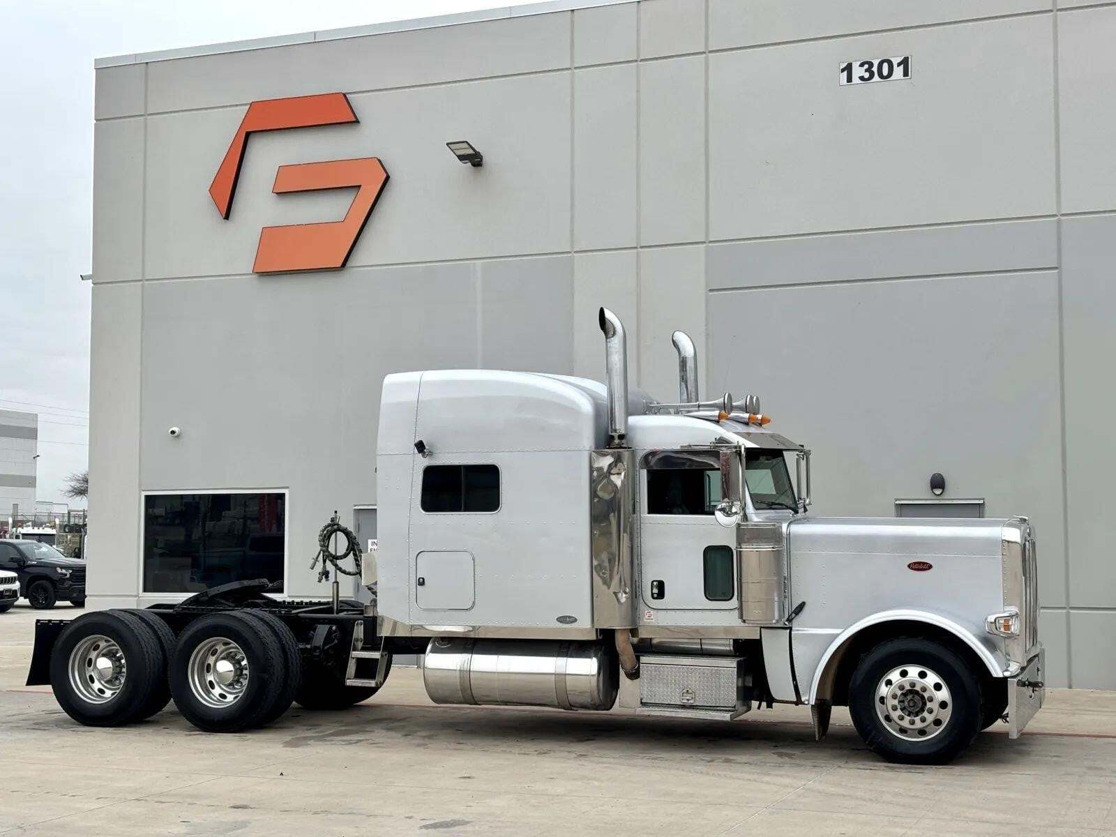 2008 PETERBILT 389 in Hutchins, TX