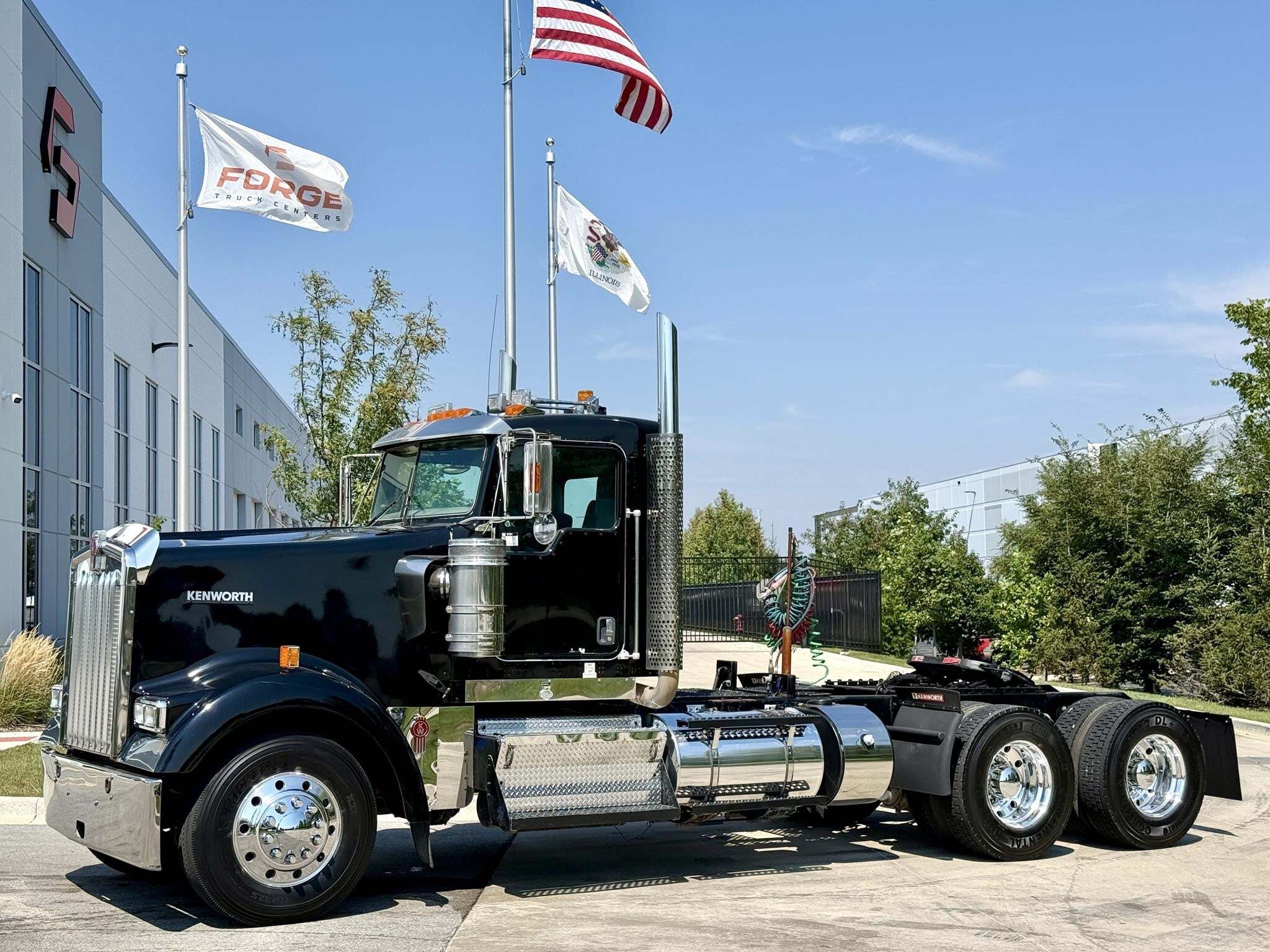 2011 KENWORTH W900 in New Lenox, IL