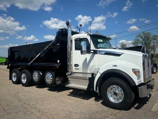2027 KENWORTH T880 in Chatham, VA