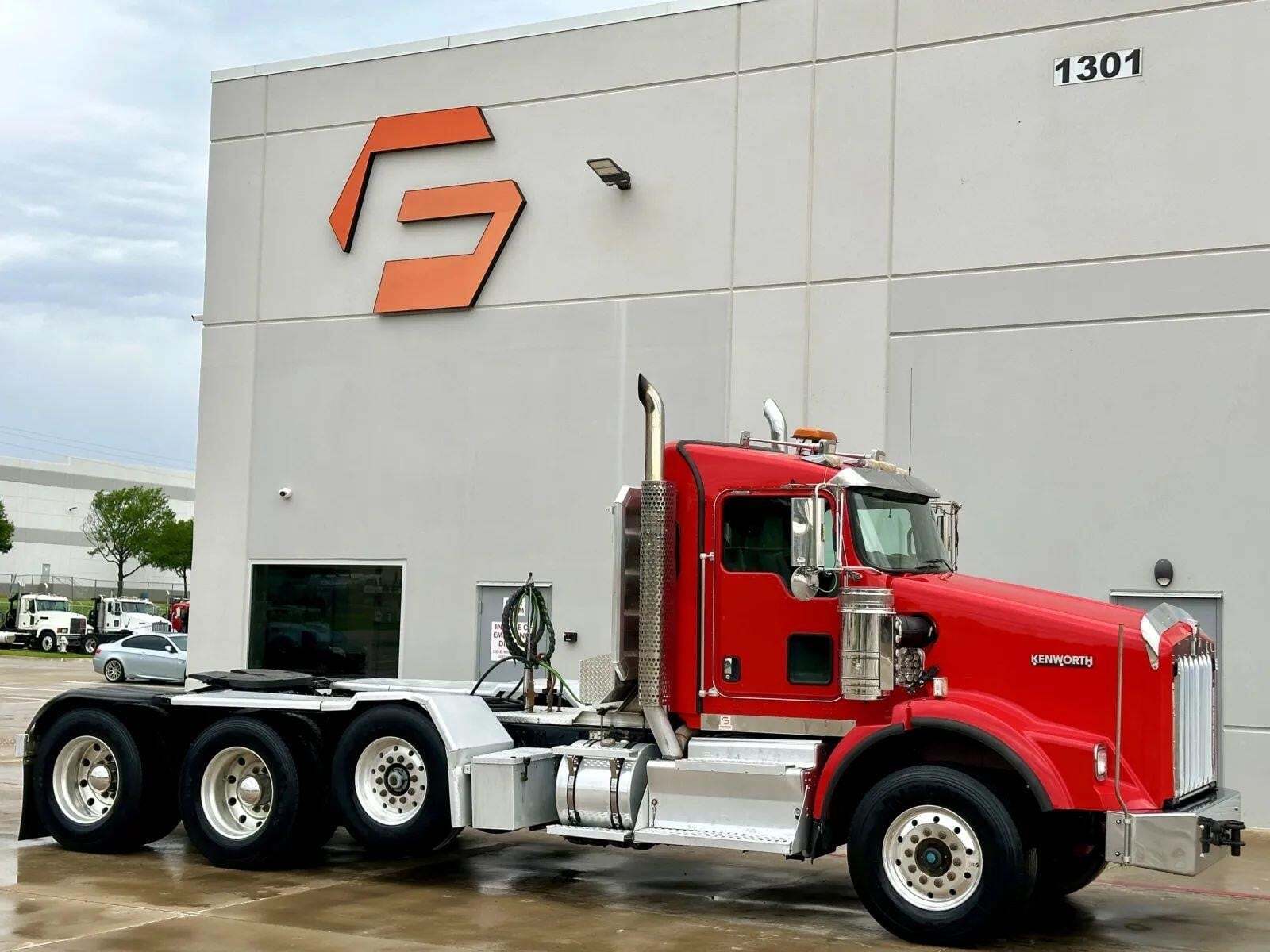 2011 KENWORTH T800 in Hutchins, TX