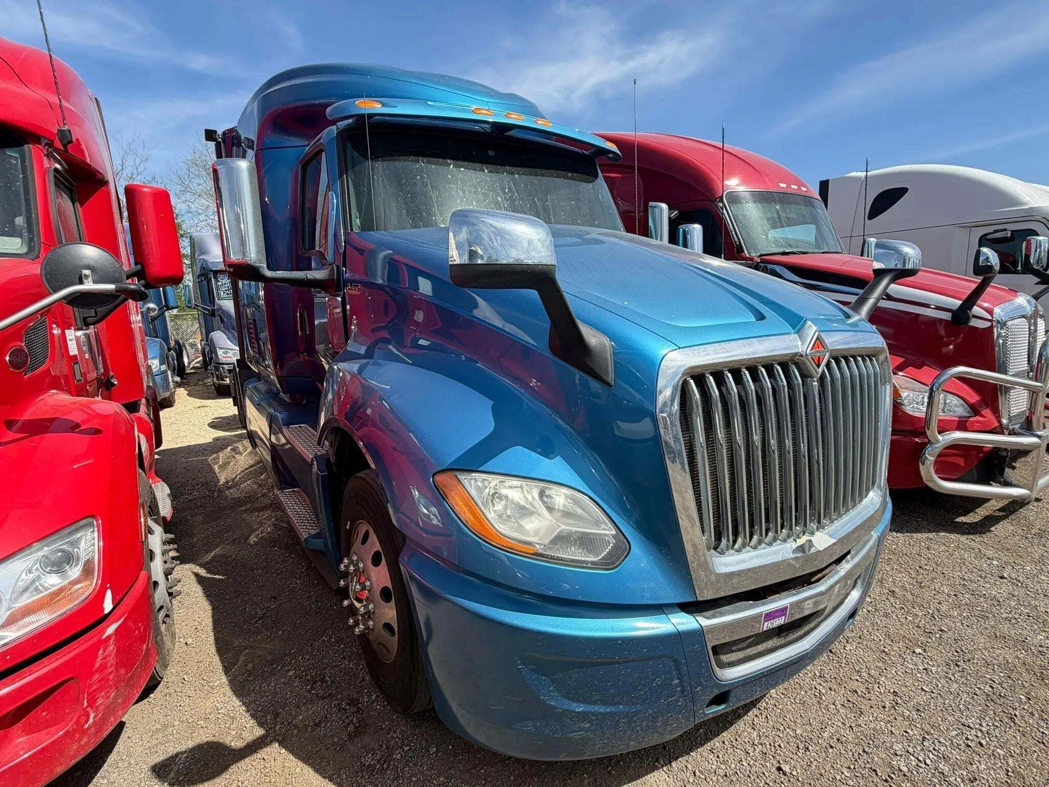 2018 INTERNATIONAL LT in Von Ormy, TX