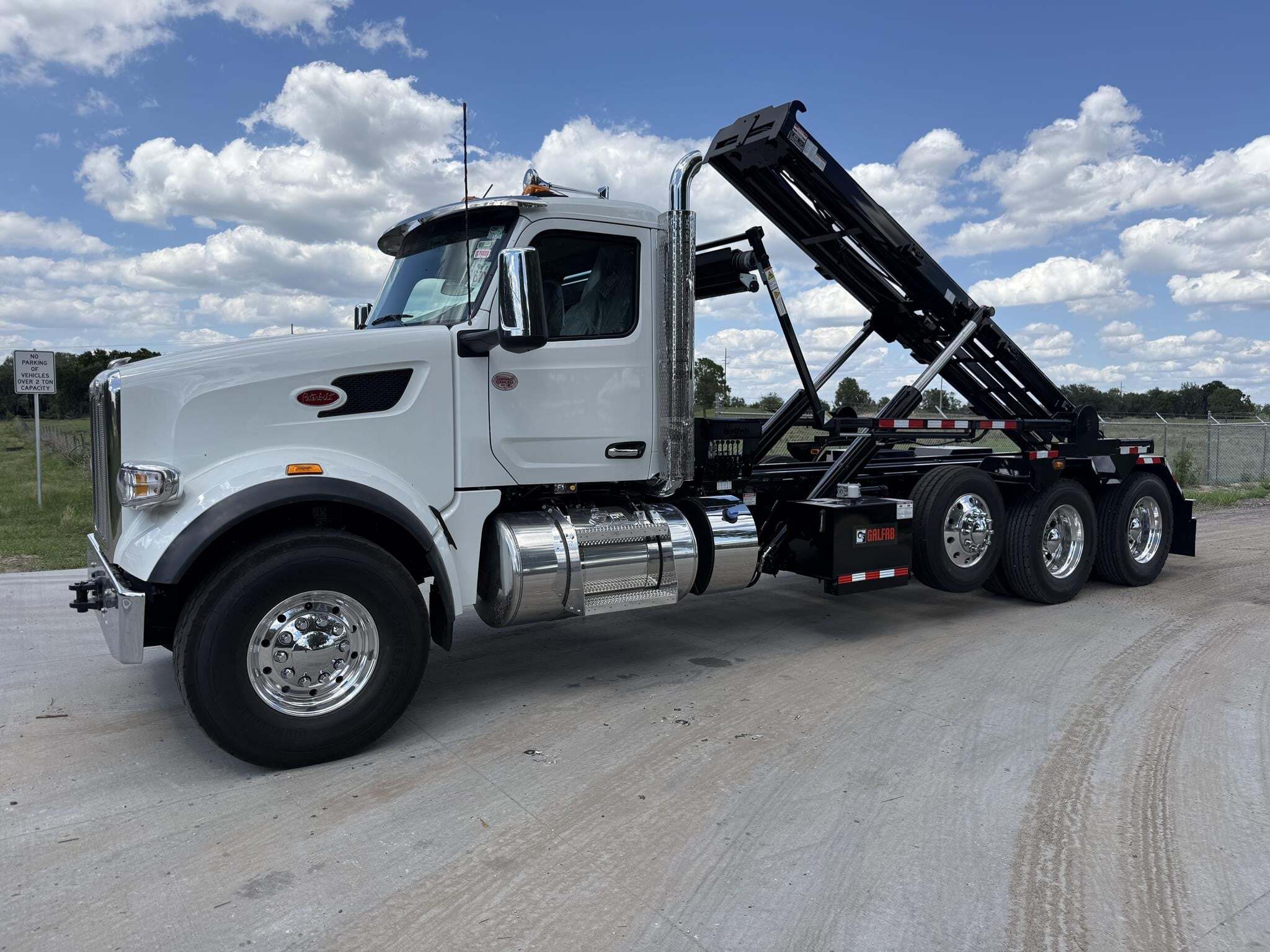 2027 PETERBILT 567 in Bartow, FL