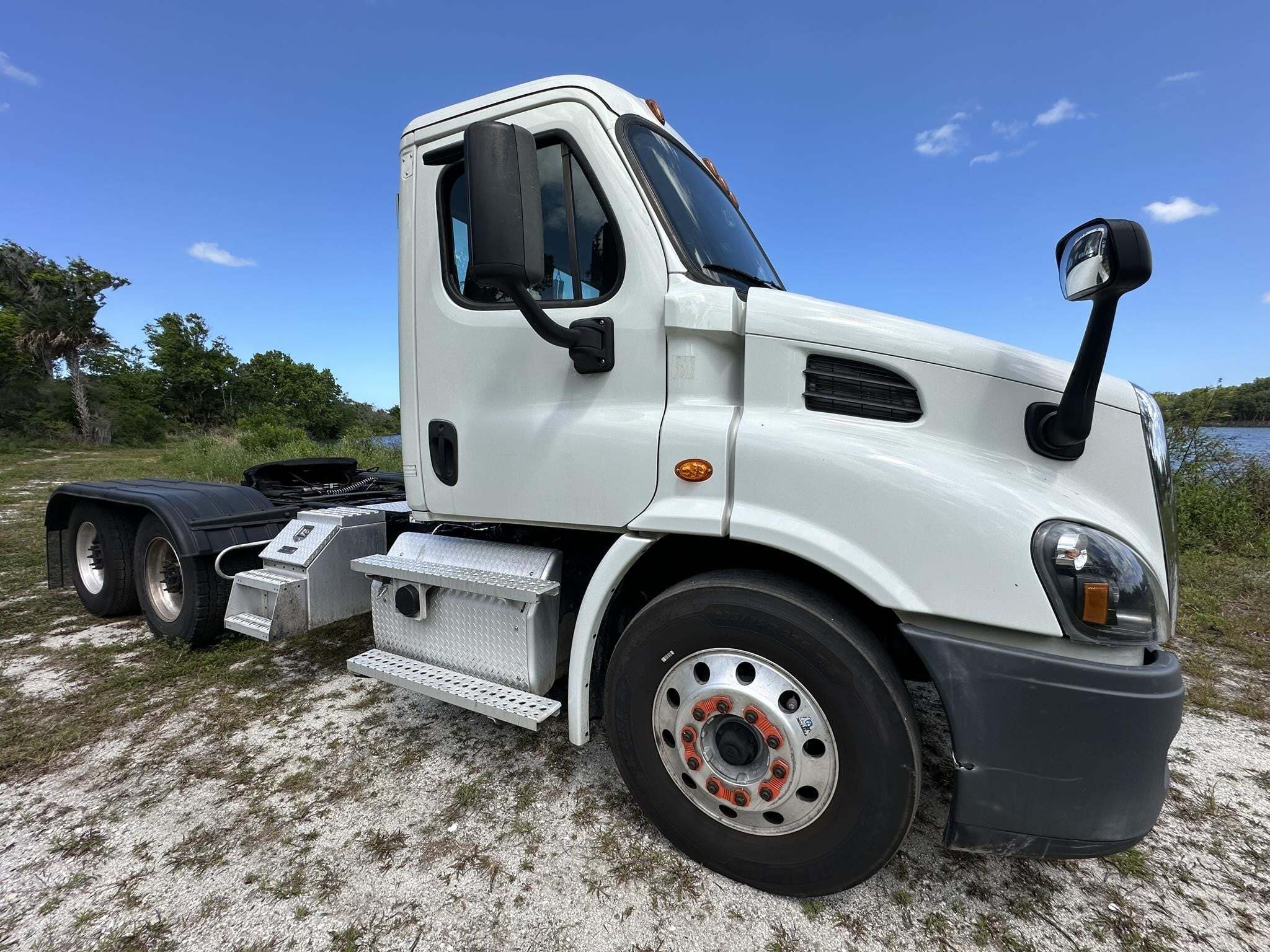 2020 FREIGHTLINER CASCADIA 113 in Edgewater, FL