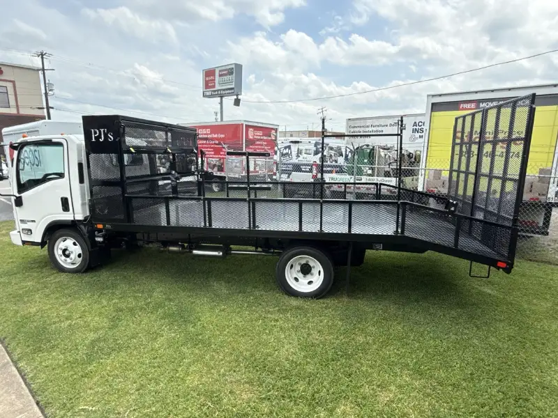 2026 ISUZU NPR HD