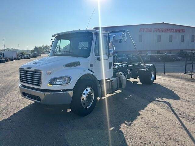 2017 FREIGHTLINER BUSINESS CLASS M2 106 in Zanesville, OH