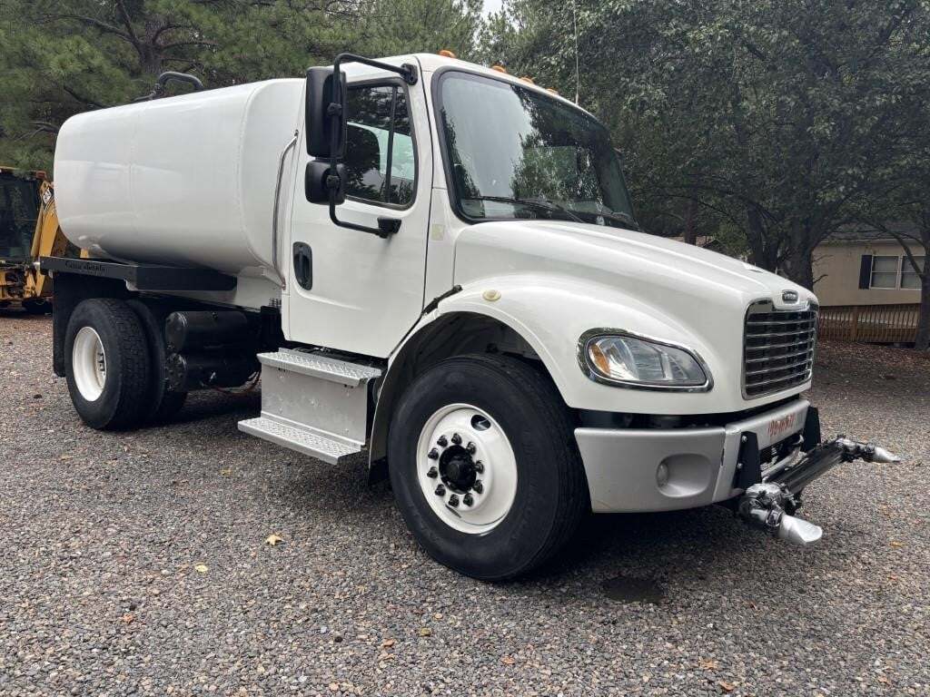 2017 FREIGHTLINER BUSINESS CLASS M2 106 in Ringgold, VA