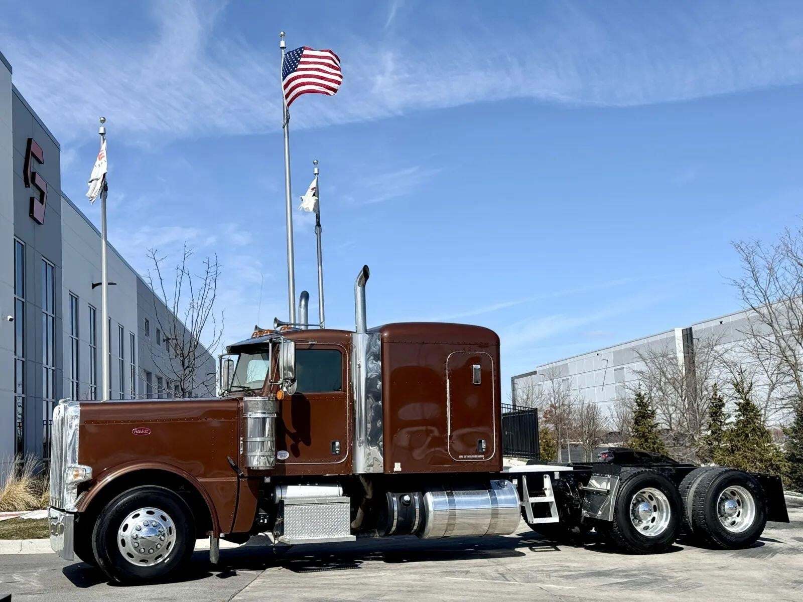2018 PETERBILT 389 in New Lenox, IL