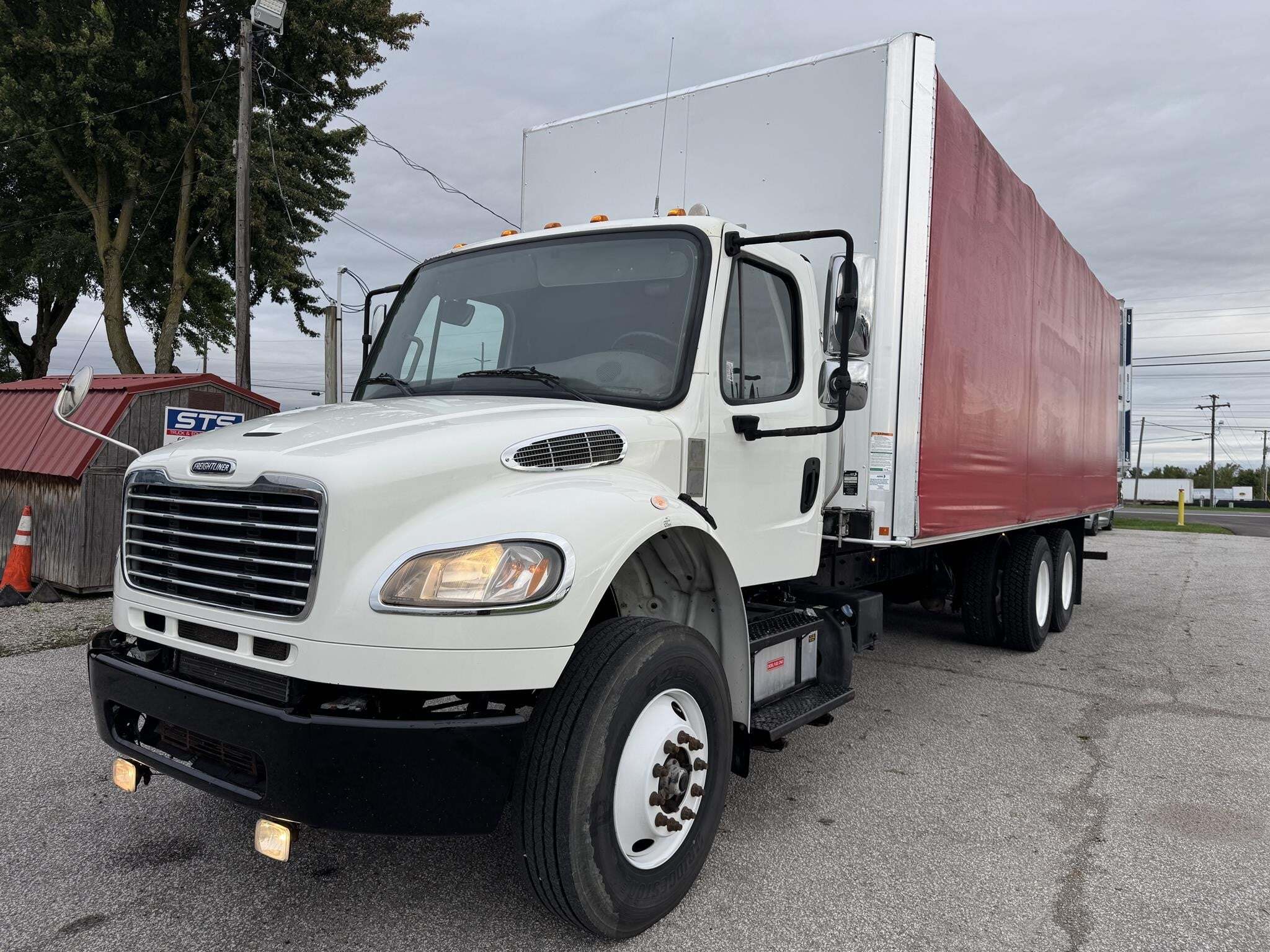 2020 FREIGHTLINER BUSINESS CLASS M2 106 in Fort Wayne, IN