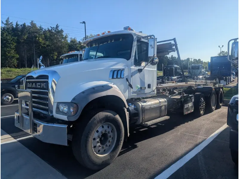 2016 MACK GRANITE GU713
