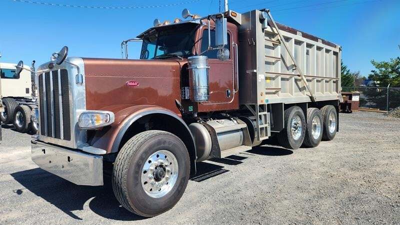 2023 PETERBILT 389 in Lancaster, PA