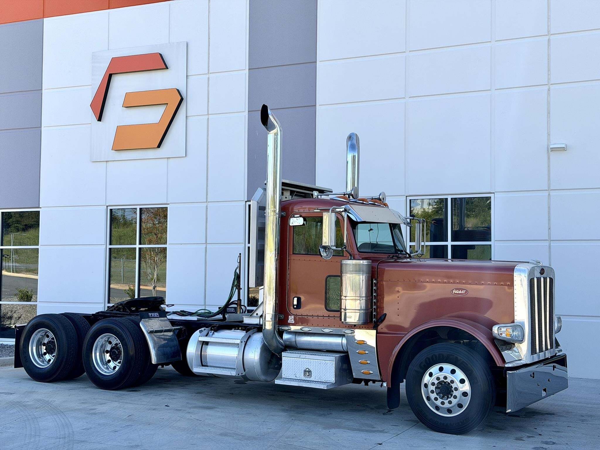 2014 PETERBILT 389 in Greer, SC
