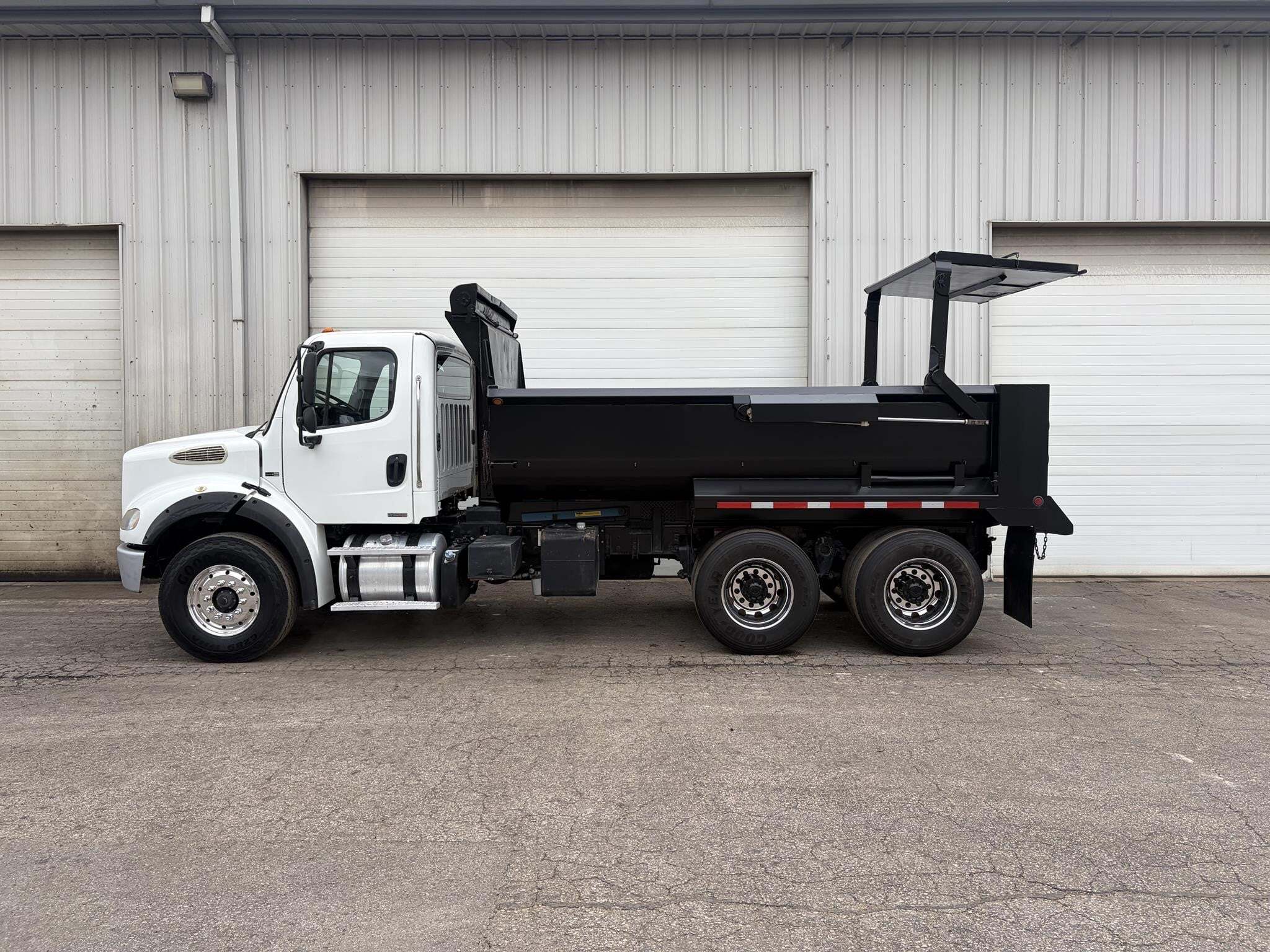 2012 FREIGHTLINER BUSINESS CLASS M2 112 in Salem Lakes, WI