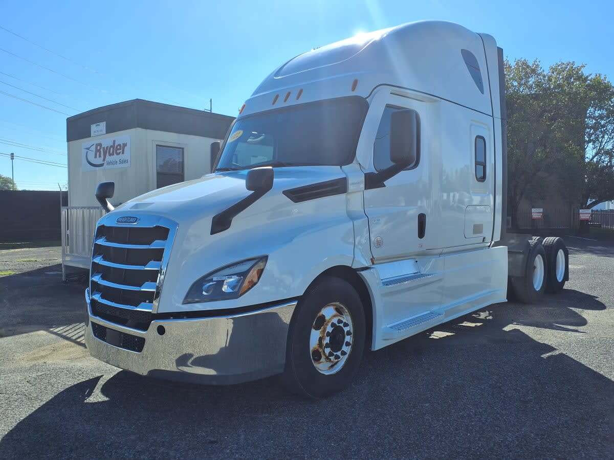 2022 FREIGHTLINER CASCADIA 126 in Knoxville, TN