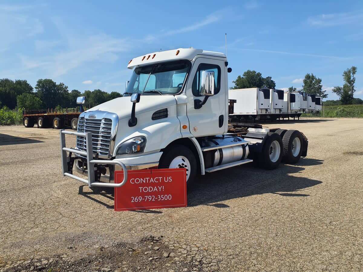 2016 FREIGHTLINER/MERCEDES CASCADIA 113 in Wayland, MI