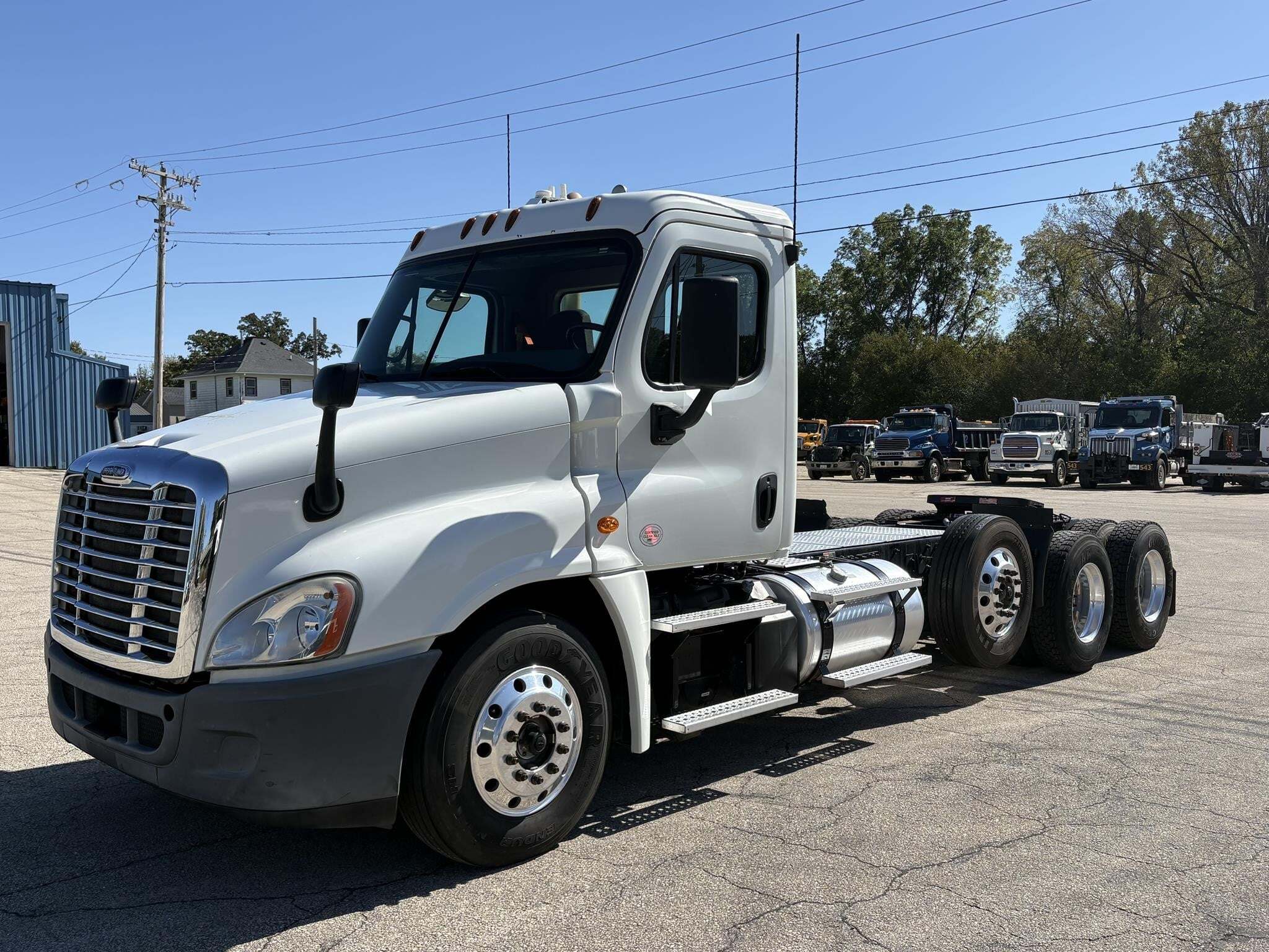 2017 FREIGHTLINER CASCADIA 125 in Fairbank, IA