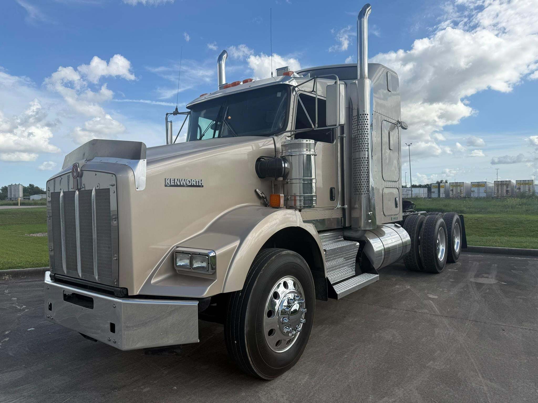 2012 KENWORTH T800 in Houston, TX
