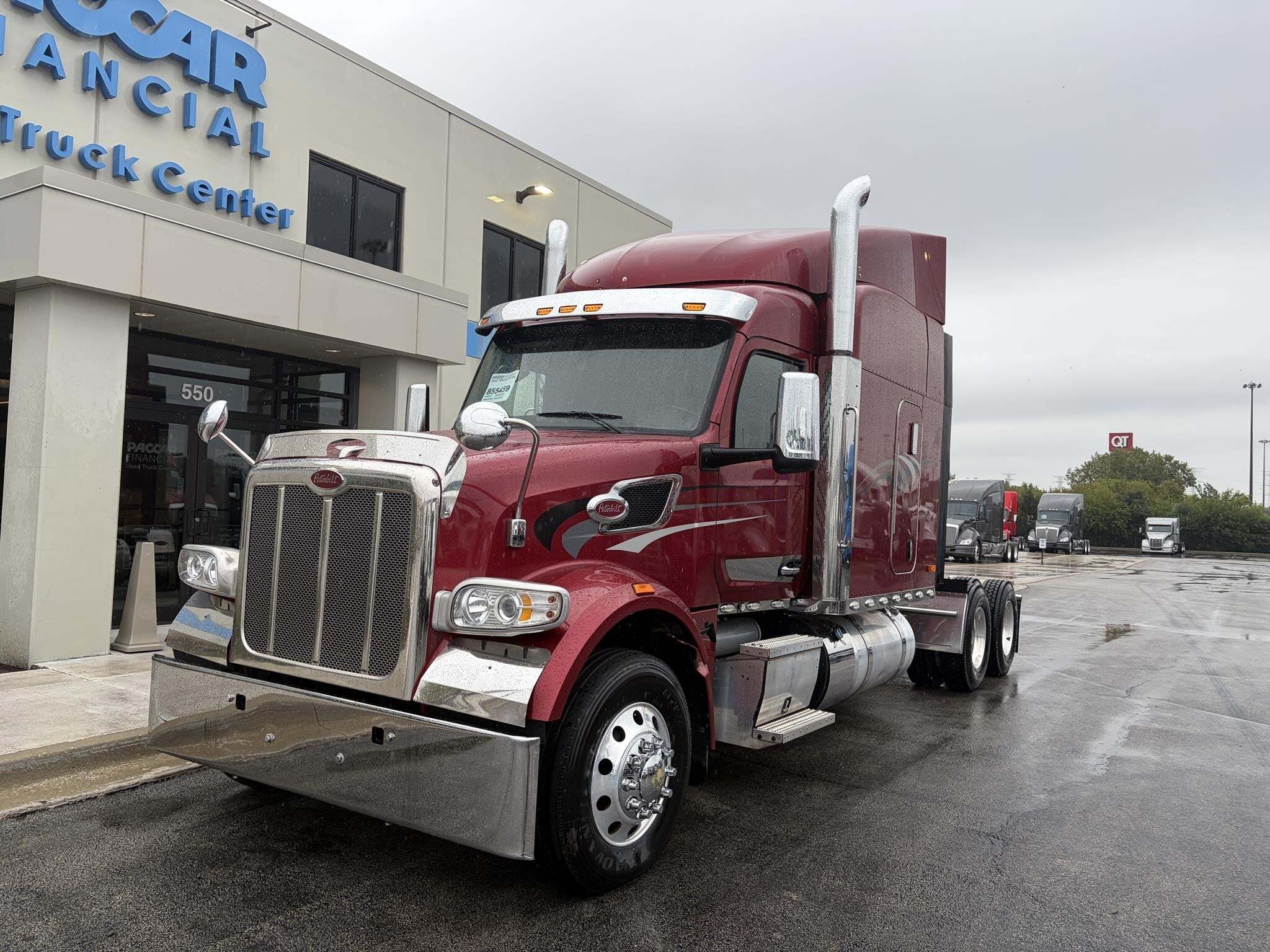 2023 PETERBILT 567 in Minooka, IL