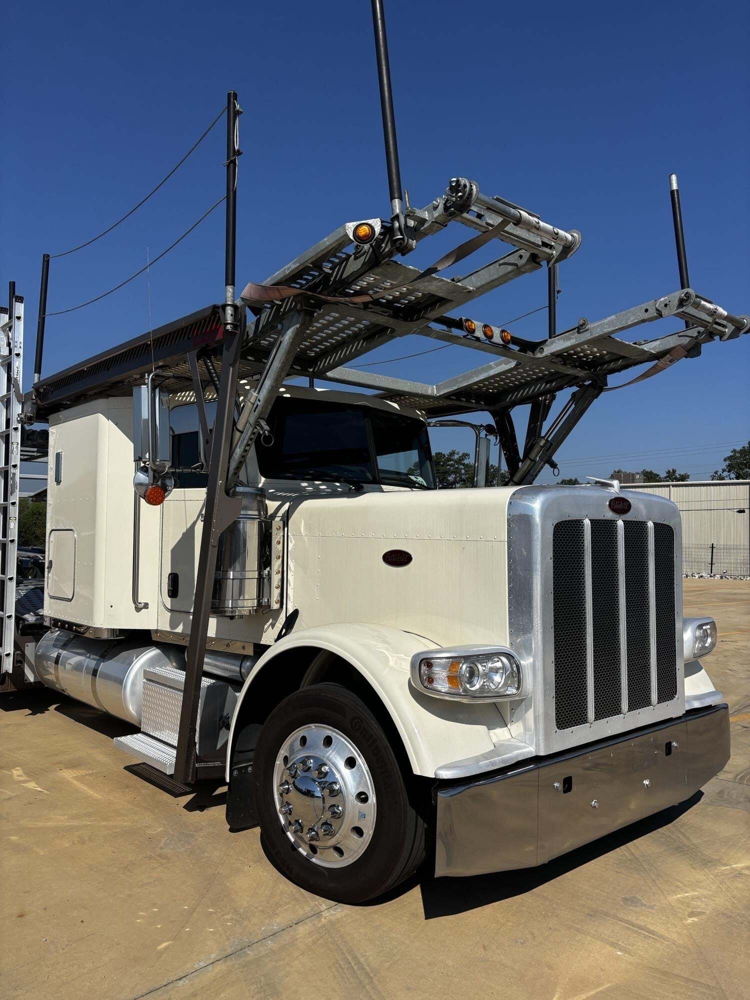 2023 PETERBILT 389 in Lincoln, AL