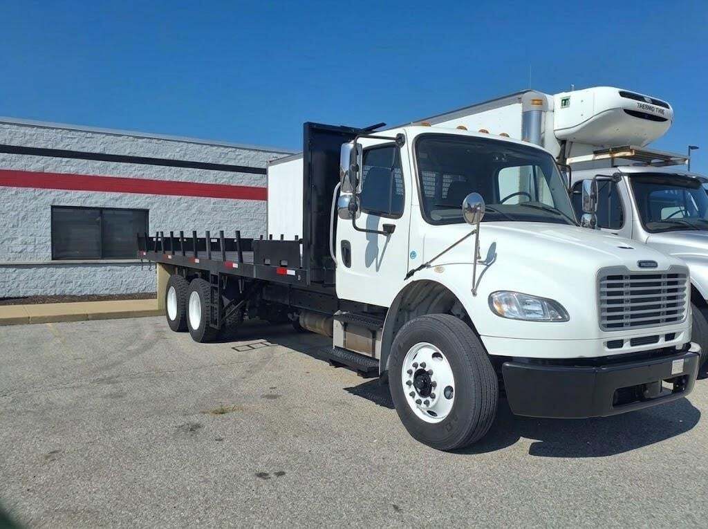 2017 FREIGHTLINER BUSINESS CLASS M2 106 in Laotto, IN