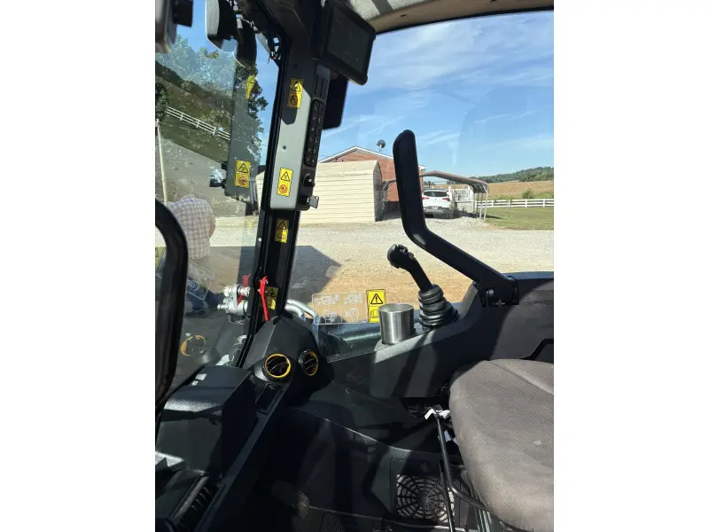 2023 JCB 270
