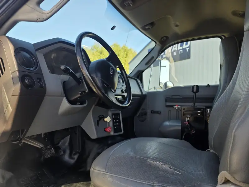 2012 FORD F750 XL SD