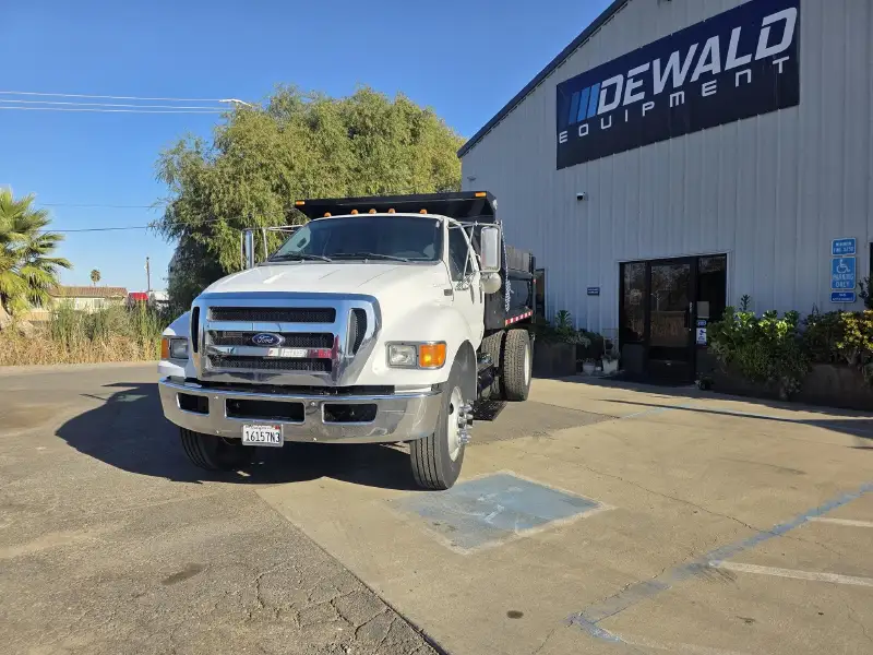 2012 FORD F750 XL SD