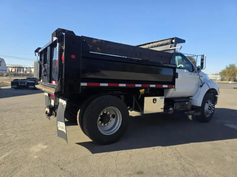 2012 FORD F750 XL SD