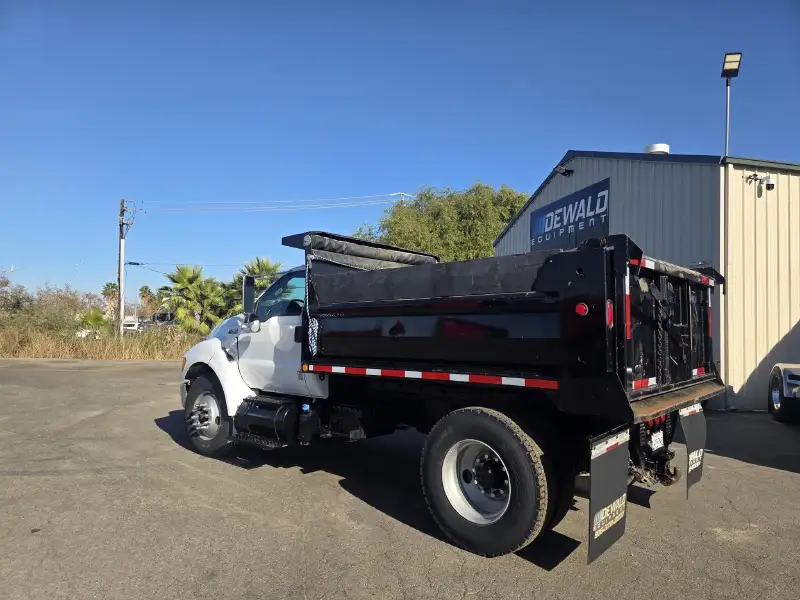 2012 FORD F750 XL SD