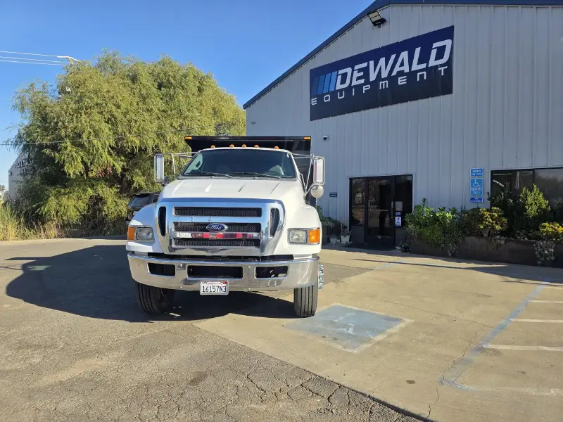 2012 FORD F750 XL SD