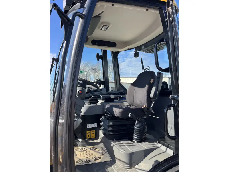 2024 JCB 407 Agri