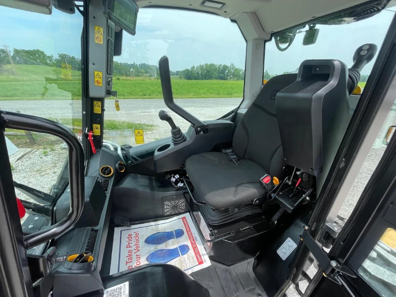 2025 JCB 270