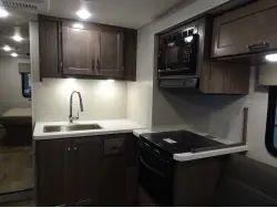 2025 WINNEBAGO MINNIE WINNIE 31H
