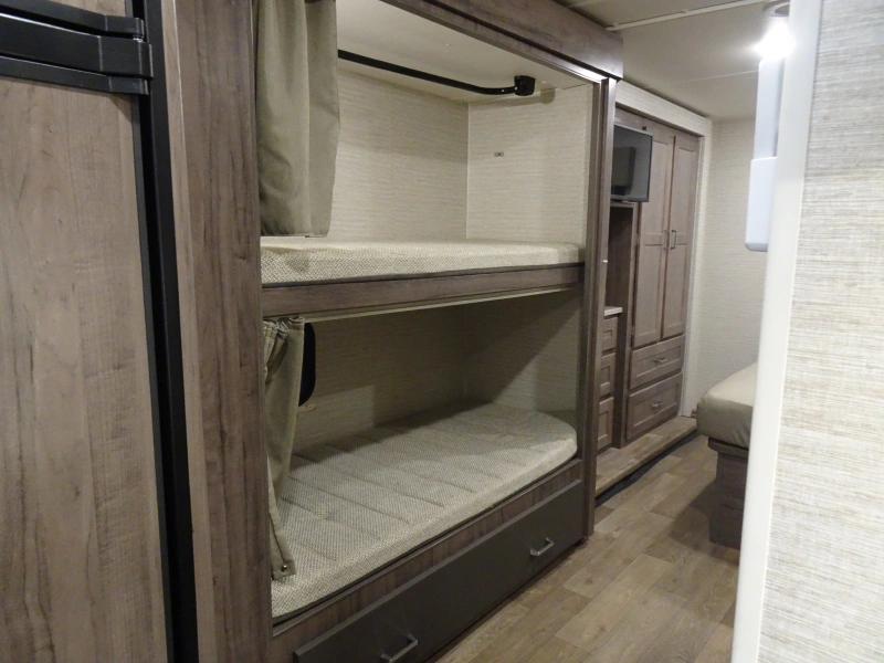 2025 WINNEBAGO MINNIE WINNIE 31H