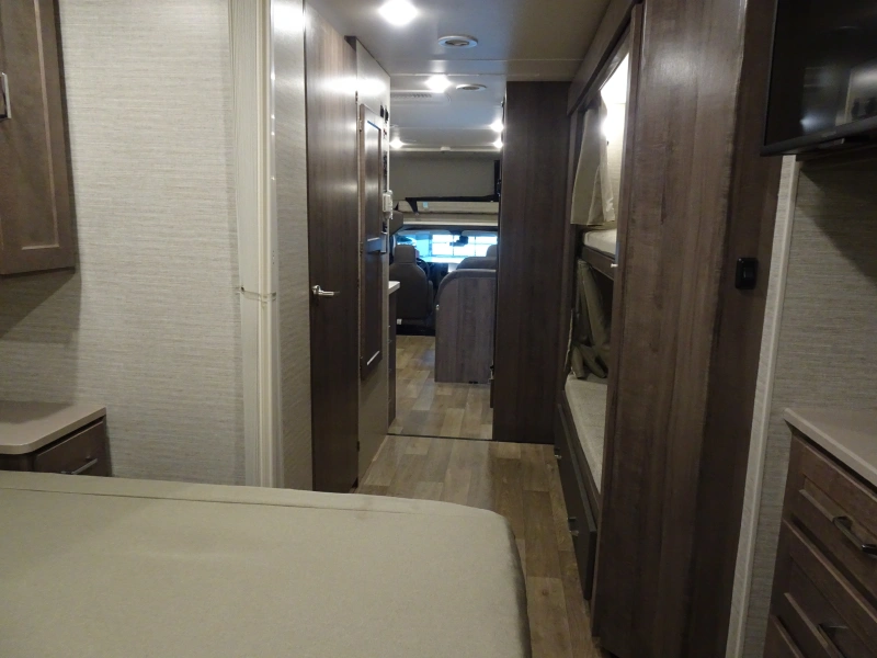 2025 WINNEBAGO MINNIE WINNIE 31H