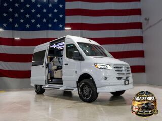 2027 OGV LUXURY COACH V-SPORT 7RB4A 144 AWD