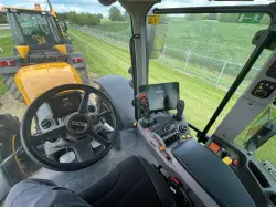 2025 JCB FASTRAC 4220