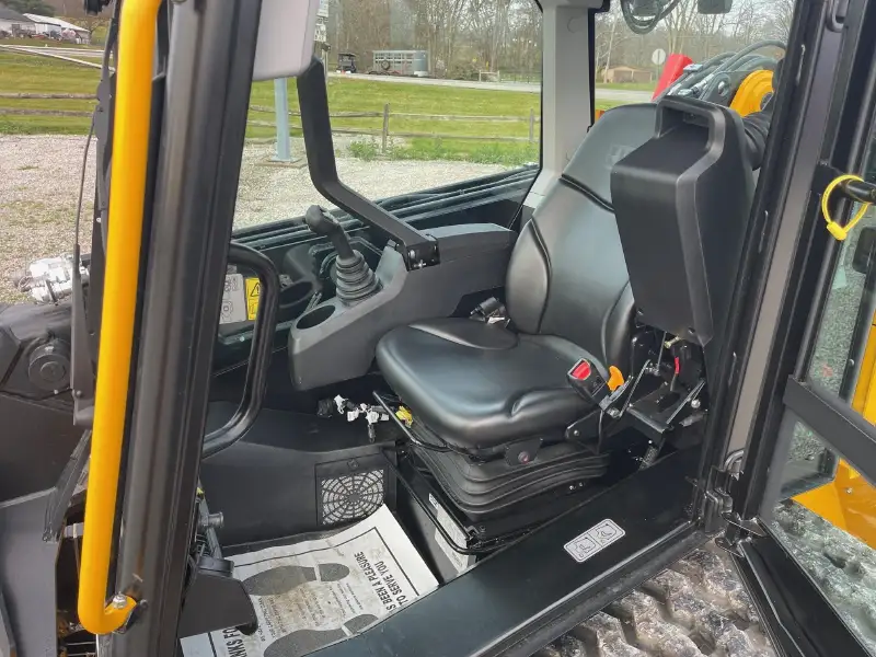 2025 JCB 3TS-8T