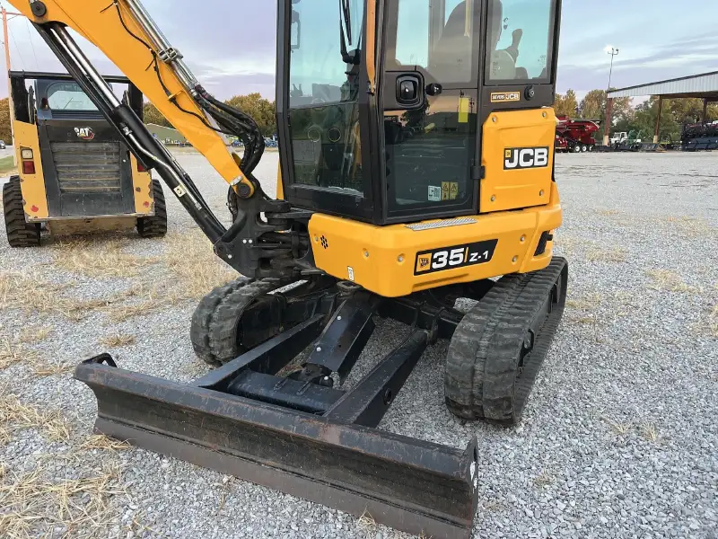 2022 JCB 35Z-1