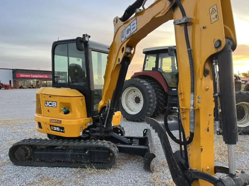 2022 JCB 35Z-1