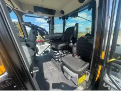 2025 JCB FASTRAC 8330